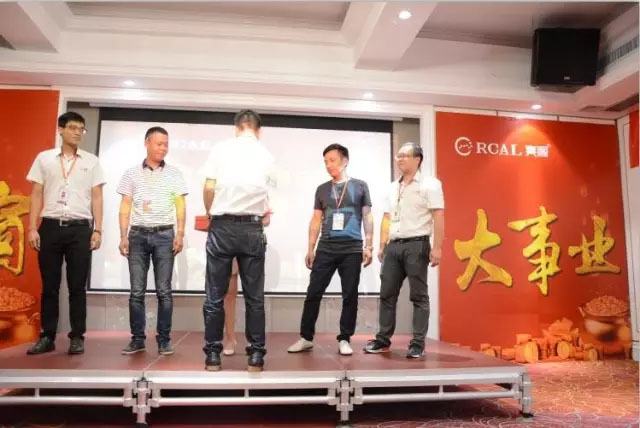 亮閣門(mén)窗7月6日超級俱樂(lè )部座談會(huì )，熱烈歡迎全國各地經(jīng)銷(xiāo)商家人們回家！