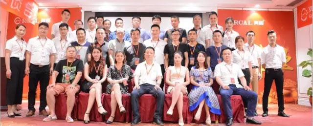 亮閣門(mén)窗7月6日超級俱樂(lè )部座談會(huì )，熱烈歡迎全國各地經(jīng)銷(xiāo)商家人們回家！
