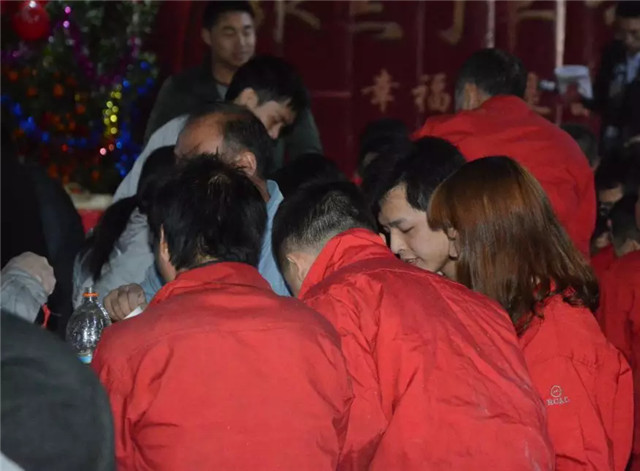 亮閣門(mén)窗晚會(huì )｜聚焦訂單，精益蛻變！幸福都是奮斗出來(lái)的。