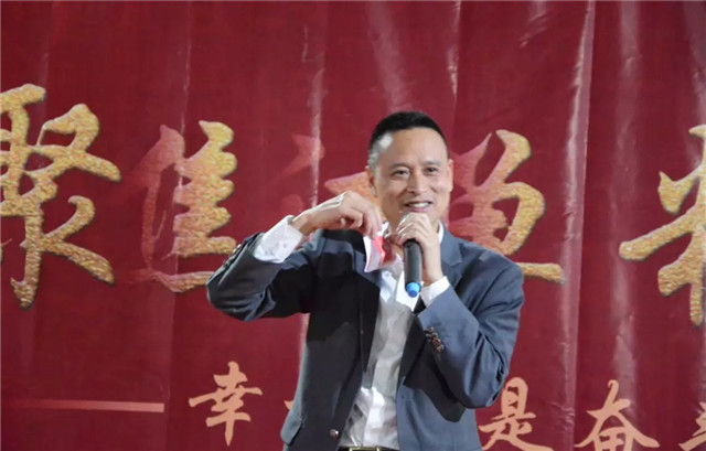 亮閣門(mén)窗晚會(huì )｜聚焦訂單，精益蛻變！幸福都是奮斗出來(lái)的。
