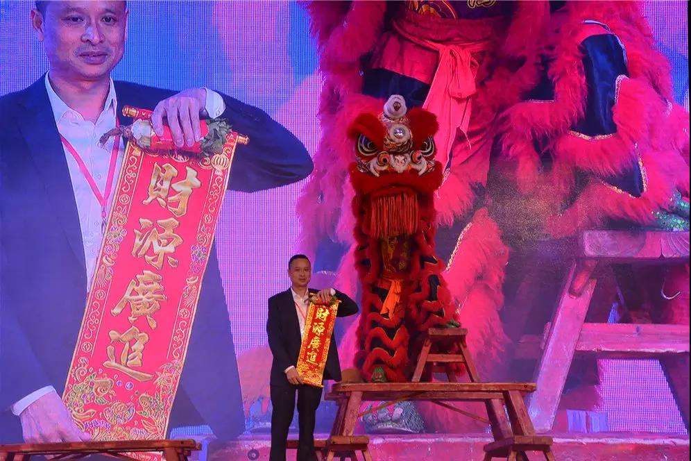 聚勢奮進(jìn)，共創(chuàng  )新時(shí)代｜熱烈祝賀亮閣門(mén)窗2018財富峰會(huì )圓滿(mǎn)結束！