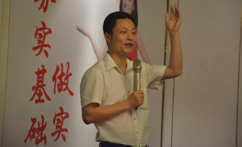聚勢奮進(jìn),共創(chuàng )新時(shí)代|熱烈祝賀亮閣門(mén)窗導購精英培訓班(夯實(shí)基礎 做實(shí)訂單)圓滿(mǎn)結束!