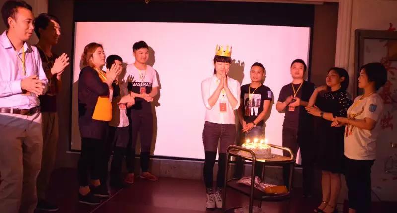 聚勢奮進(jìn)，共創(chuàng  )新時(shí)代｜熱烈祝賀亮閣門(mén)窗導購精英培訓班（夯實(shí)基礎 做實(shí)訂單）圓滿(mǎn)結束！