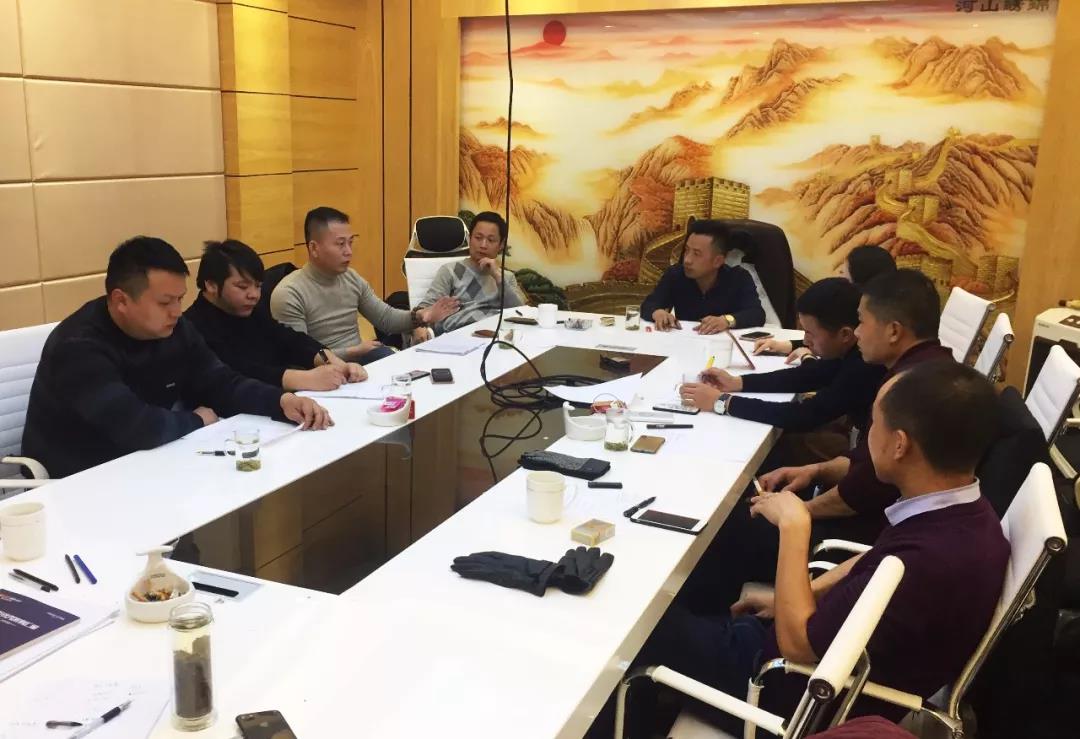 熱烈祝賀亮閣門(mén)窗第一屆核心經(jīng)銷(xiāo)第三次會(huì )議順利舉辦！