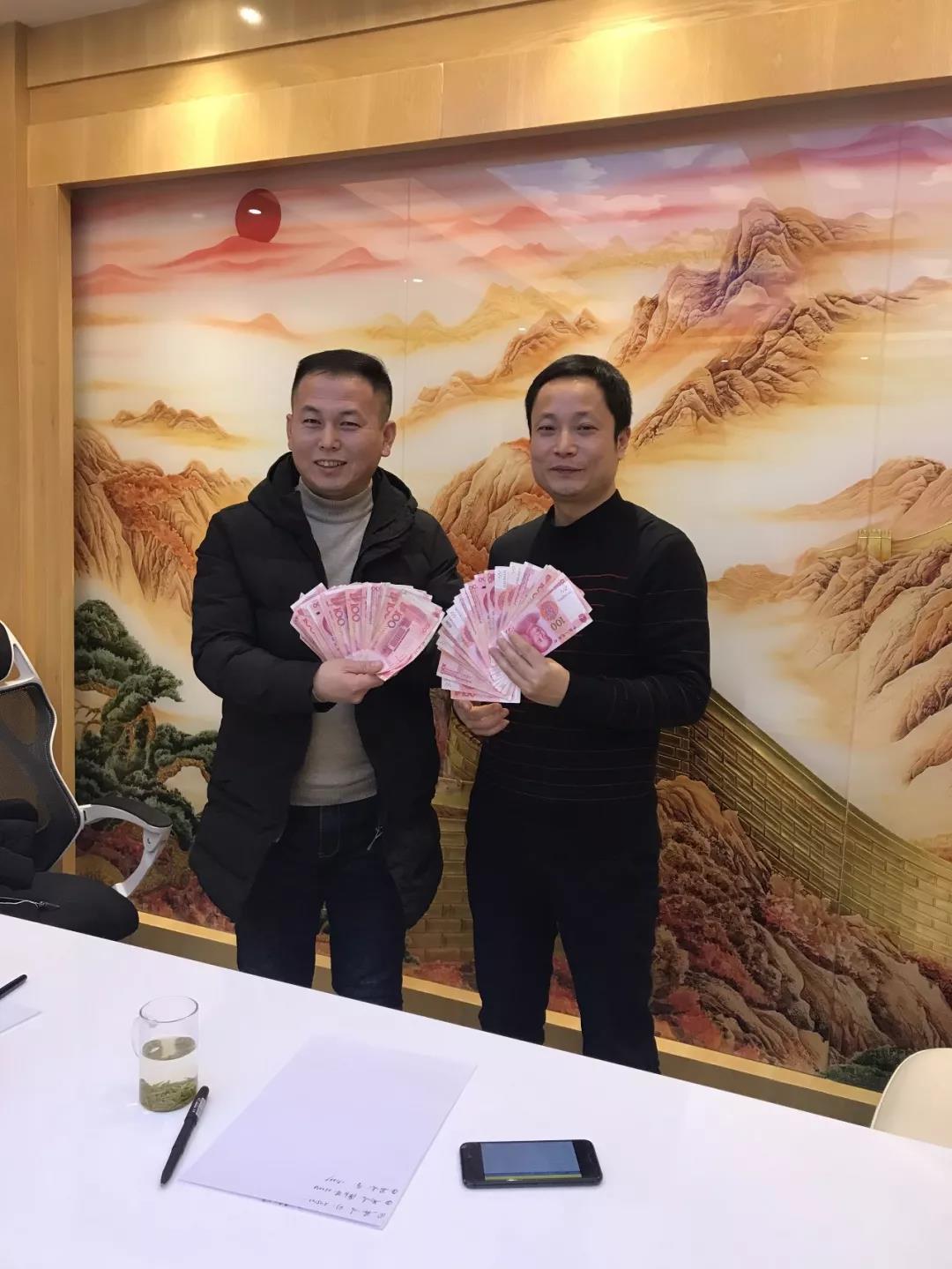 熱烈祝賀亮閣門(mén)窗第一屆核心經(jīng)銷(xiāo)第三次會(huì )議順利舉辦！