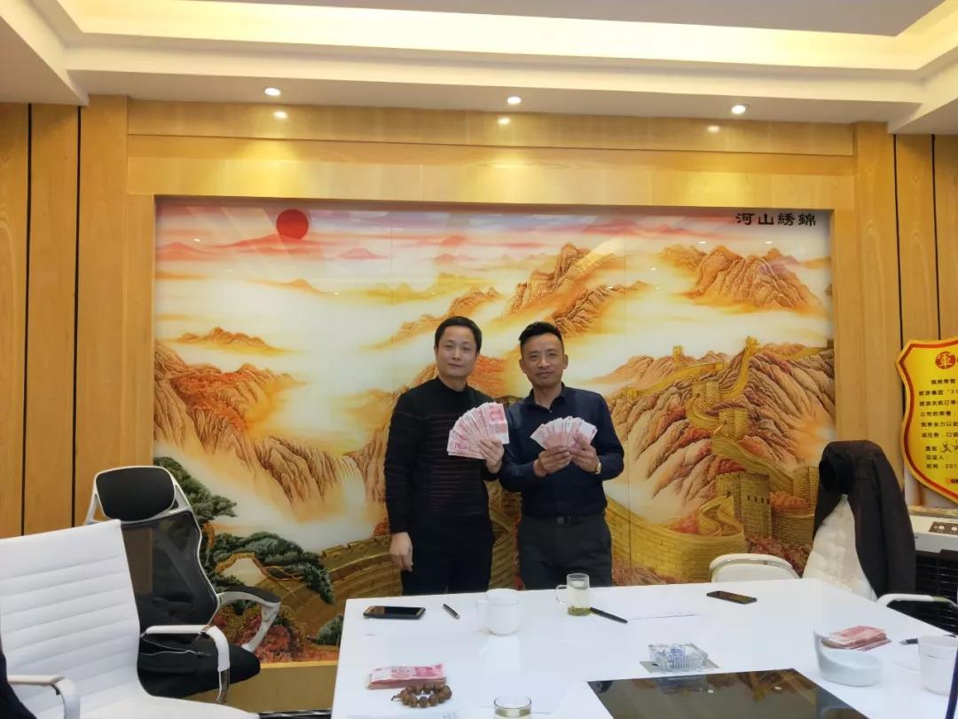 熱烈祝賀亮閣門(mén)窗第一屆核心經(jīng)銷(xiāo)第三次會(huì )議順利舉辦！