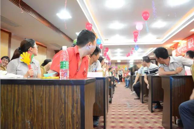 亮閣門(mén)窗積分制管理—快樂(lè )會(huì )議！