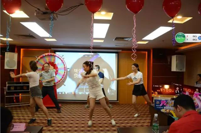 亮閣門(mén)窗積分制管理—快樂(lè )會(huì )議！